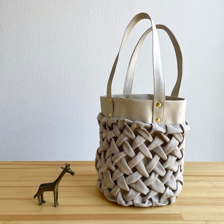 PHOTO: LATTICE SMOCKING BAG